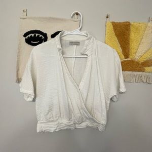 Urban Outfitters linen top! Size XS, condition is like new.